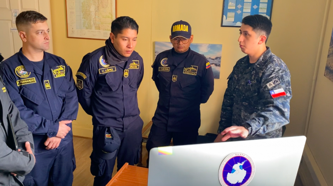Especialistas del Centro Zonal de Meteorología Marina de Magallanes y Antártica chilena realizaron instrucción a bordo del ARC 151 “Simón Bolívar”