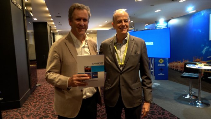 Presidente de Camport entregó al Ministro de Transportes 99 propuestas para mejorar la logística portuaria.