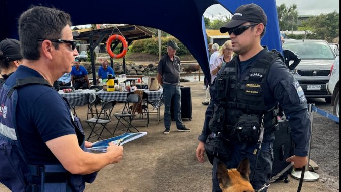 Intensos operativos de capacitación y fiscalización realizó Aduanas en Rapa Nui.