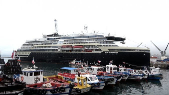 Con la recalada de la imponente nave de pasajeros Roal Admunsen culminó la temporada de cruceros en Valparaíso.
