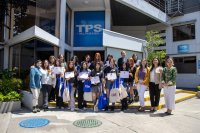 Programa para acercar la actividad portuaria a jóvenes porteñas debutó con éxito en TPS Programa para acercar la actividad portuaria a jóvenes porteñas debutó con éxito en TPS