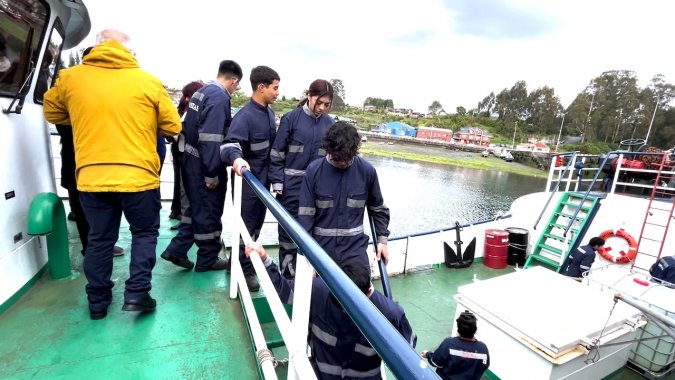 Estudiantes del Instituto del Mar de Chonchi retoman las navegaciones formativas en el BIM Capitán Williams.